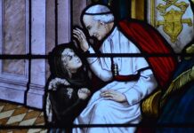 Co sprawdza operacja uwierzytelniania authentication a co autoryzacja Authorization )?