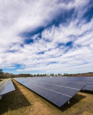 Jak przygotować farmę fotowoltaiczną do pełnej efektywności? Przewodnik dla inwestorów fotowoltaika